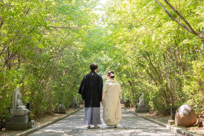 参道を歩きながら、後ろ姿ショット♡