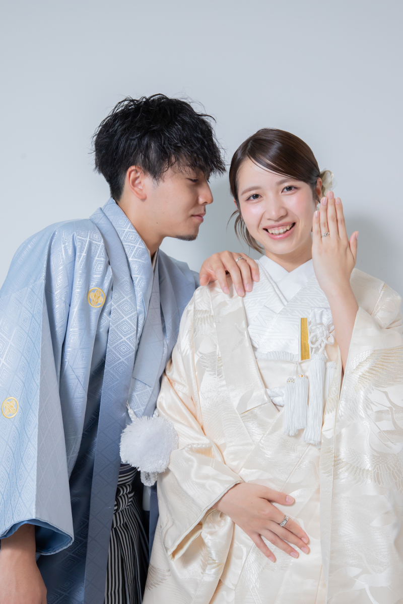 指輪をみせて笑顔いっぱいの写真がとても素敵です!