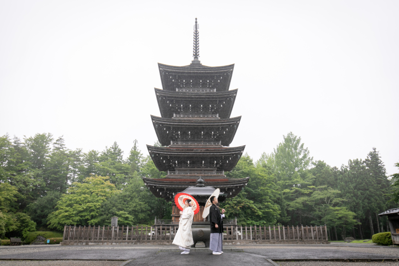 境内を巡りながら