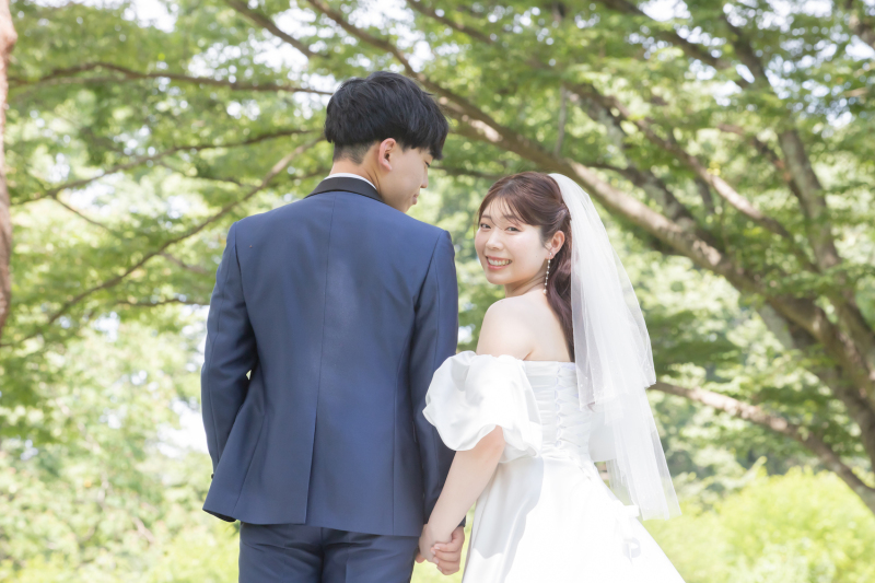 ご新婦様の振り返りショットがとても可愛い1枚に