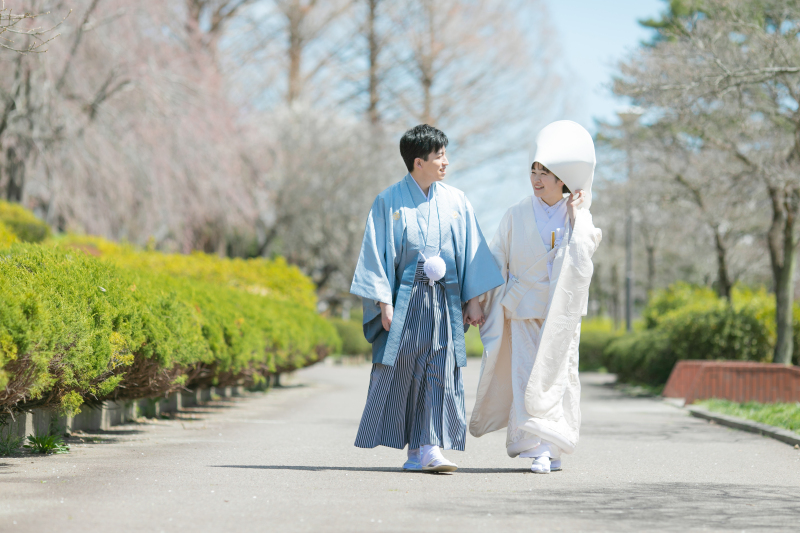 桜並木を一緒に歩む