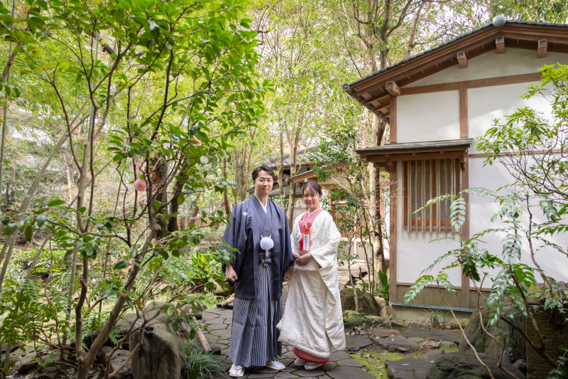 季節によって表情が変わる庭園で撮影スタート！