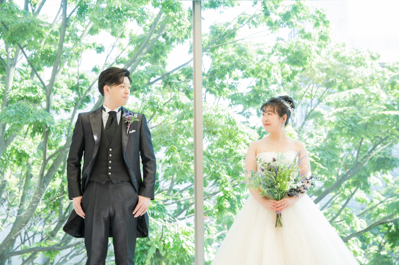 定禅寺通りをバックに