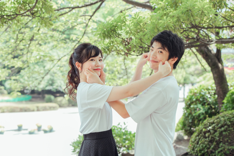 じゃれ合う二人