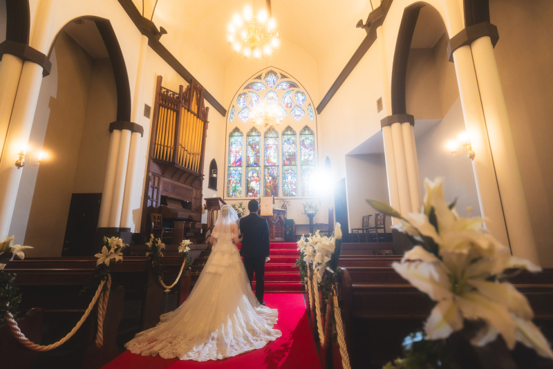 バージンロードをお二人で歩いた先には...