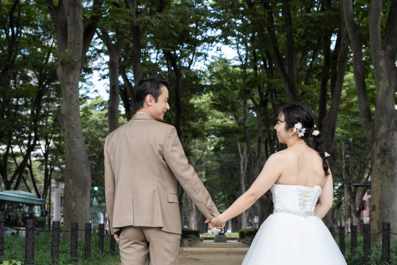 会話を楽しむ後ろ姿♡