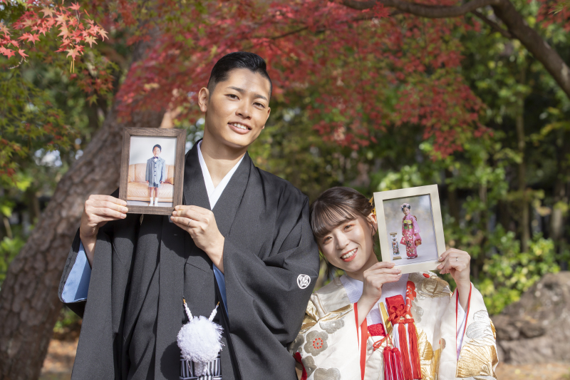 幼少の写真とともに