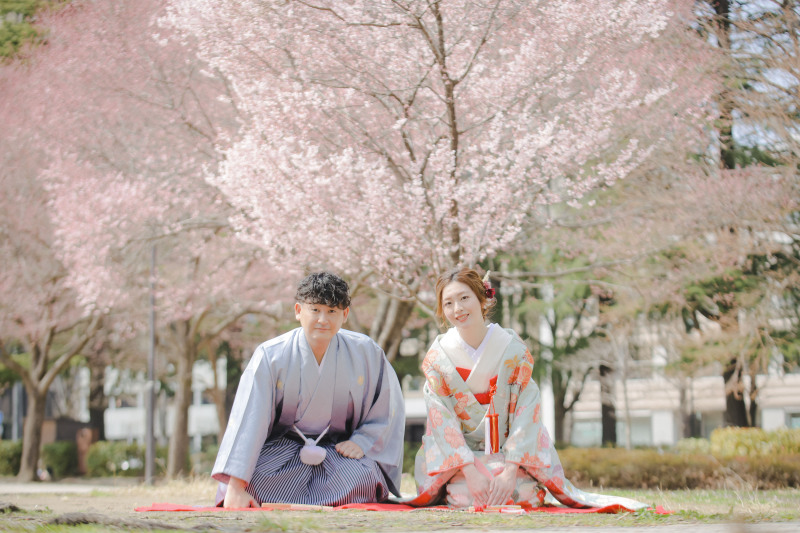 桜バックに正座ショット!