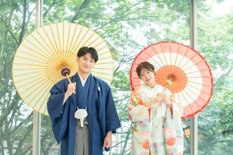 番傘をもって華やかに!伝統的な雰囲気になりました