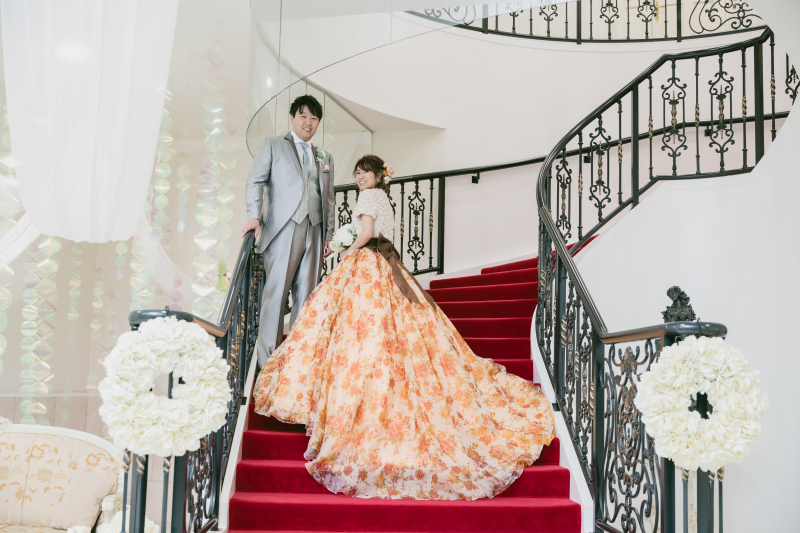 レッドカーペットの階段で