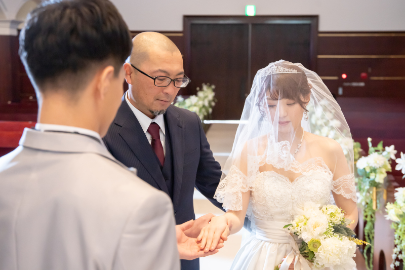 お父様からご新郎様へ、バトンタッチのシーン