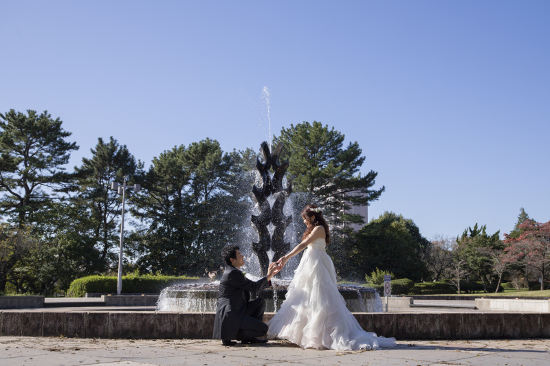 噴水の前でプロポーズシーン！