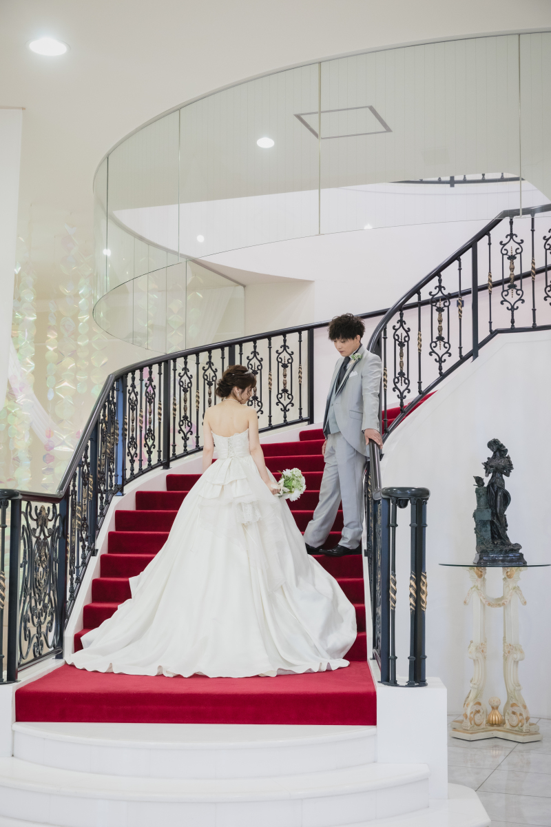 レッドカーペットの階段にて
