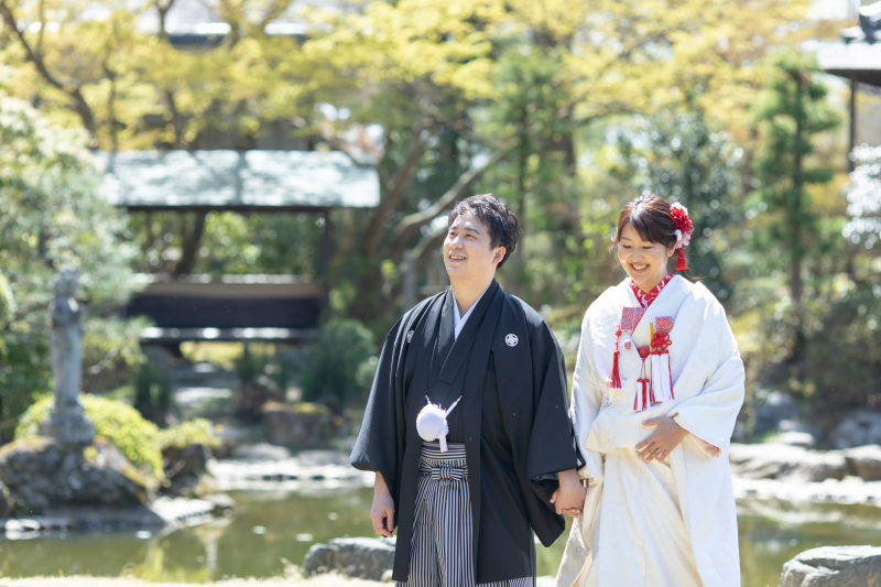 手を繋いでのお散歩