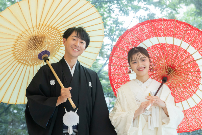 和装定番の番傘ショットでおしゃれに！