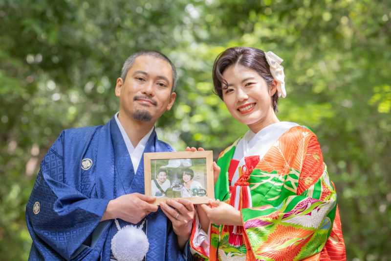 過去の二人の写真と一緒に