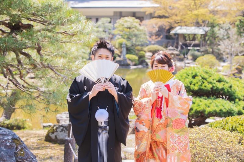 扇子を使って...