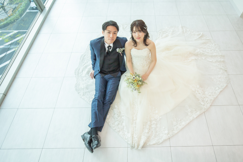 上目遣いであざとく