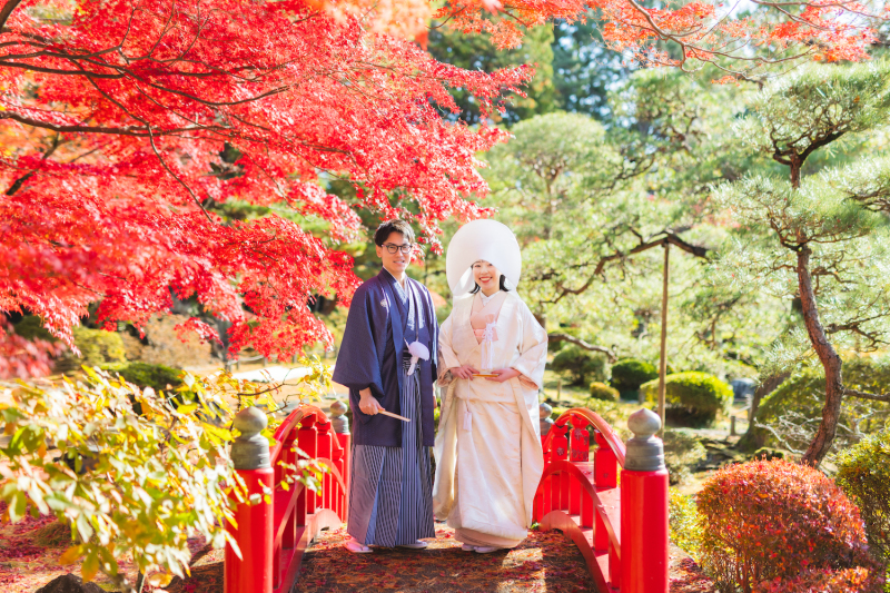 紅葉とお着物の色のコントラストが素敵です!