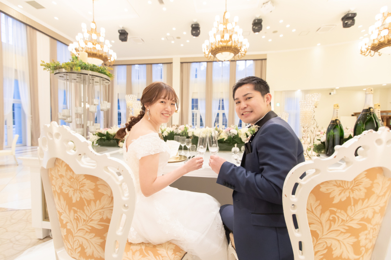 宴会場で乾杯風!