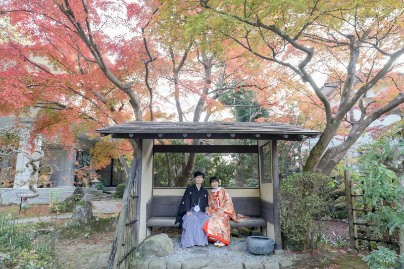 東屋に腰かけて