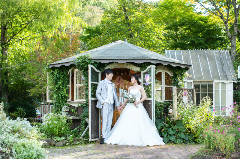 可愛いお家の前で