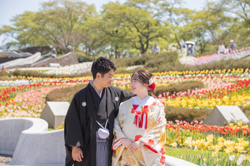 色鮮やかな自然を背景に