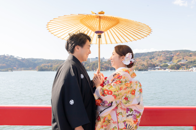 番傘を持って、福浦橋での撮影もできちゃいます!