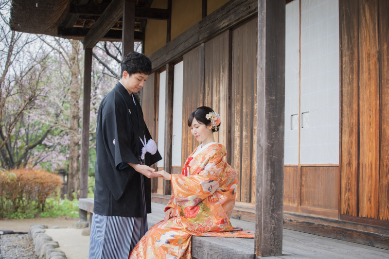 そっと手を添えて