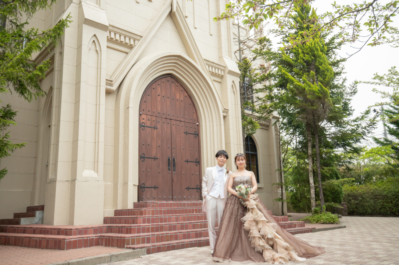 チャペルの扉前でパシャリ！