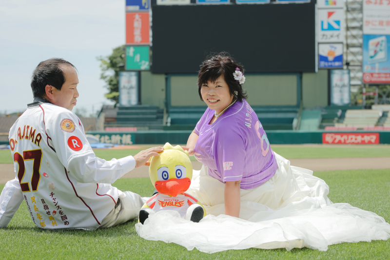 マスコットキャラクターと一緒に