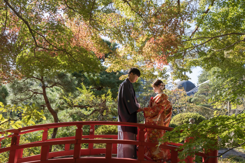 紅葉に包まれるお二人