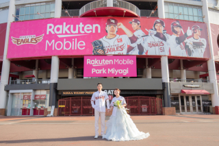 洋装ロケーション撮影　楽天モバイルパーク
