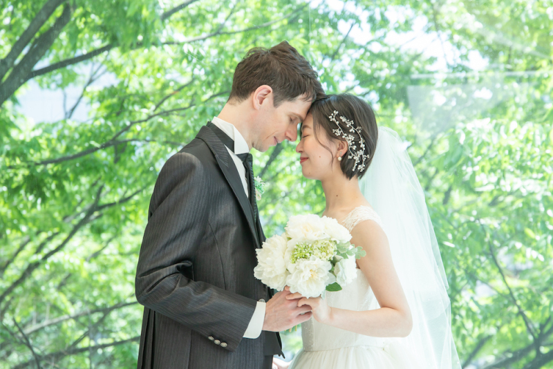 四季ごとに表情が変わる、ケヤキ並木をバックに撮影♪