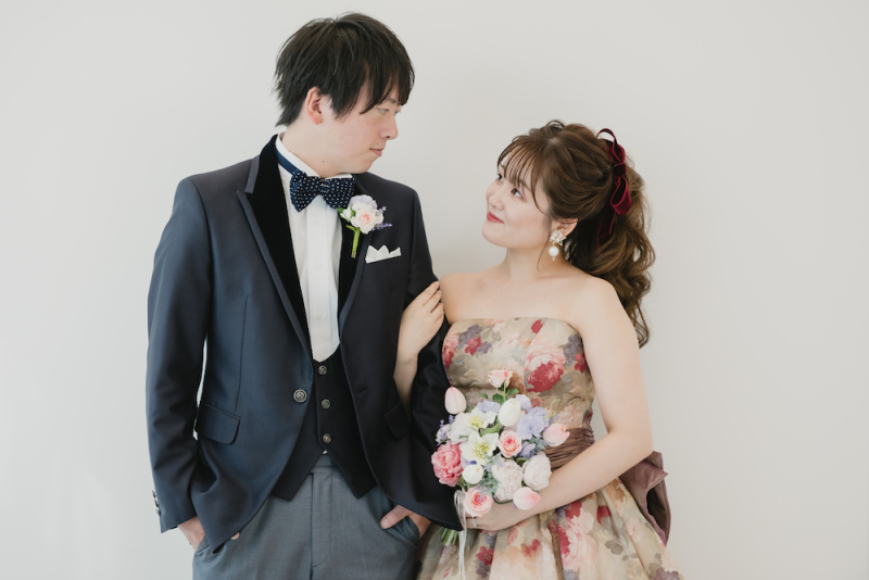 衣装にこだわったお二人には、<シンプル背景>も♪
