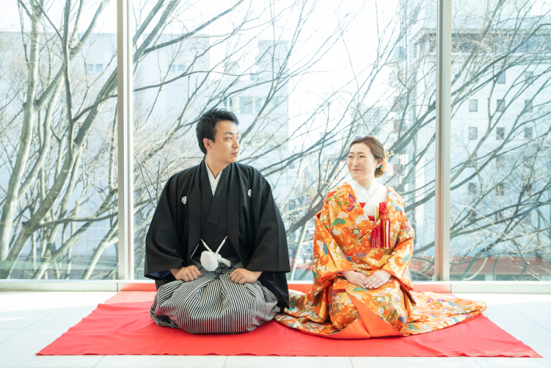 鮮やかなオレンジの色打掛スタイルでスタジオフォト♪