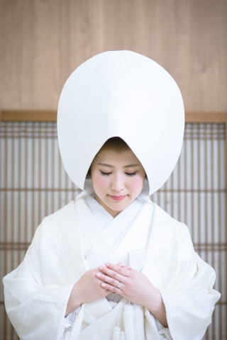 かつら（綿帽子もしくは角隠し付き）