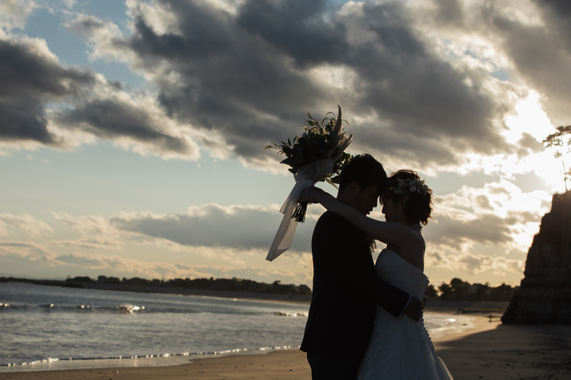 広い海だからこそ◎ロマンチックなシルエットショット