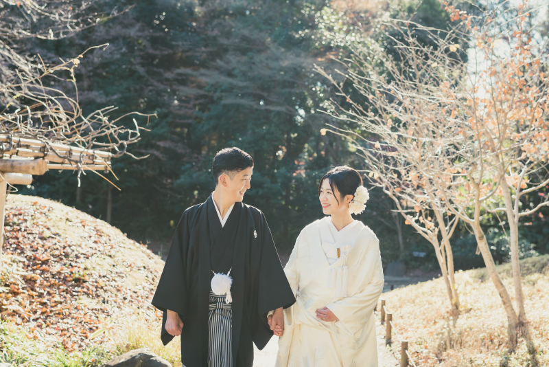 西日の柔らかい光と、自然と出た笑顔が素敵でした。