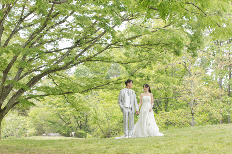 【野草園ロケーションフォト】広大な芝生エリアも魅力！様々な自然植物と！（ヘアメイク・移動費・申請費・全データ150cut付き!）