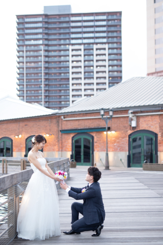 【洋装：ロケ撮影　和装：スタジオ撮影】