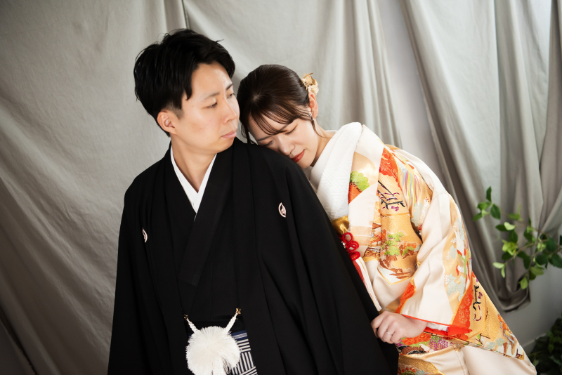 新郎様の肩にもたれかかって、、、