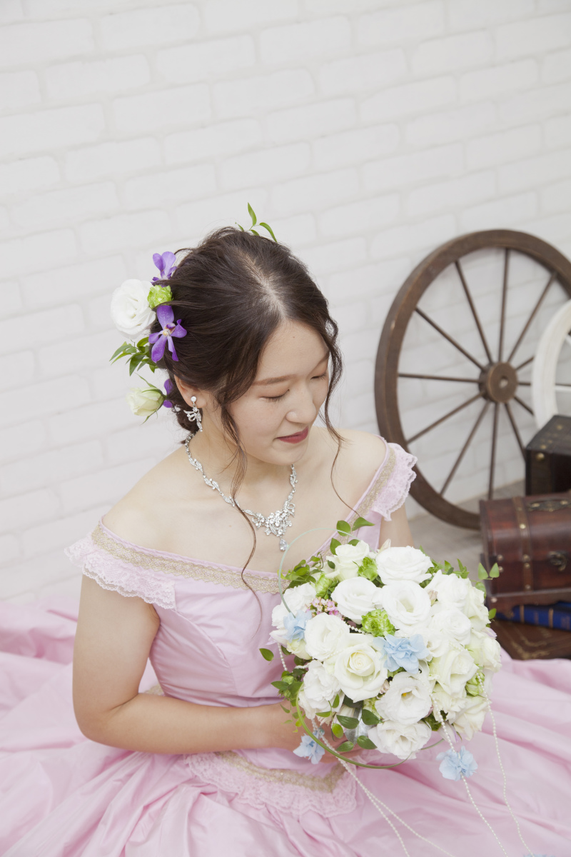 手作りのドレスとブーケ