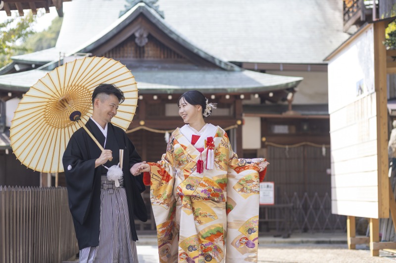 手を取り合ったお散歩ショット