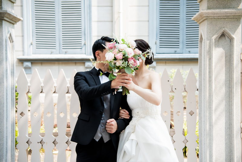 ブーケでお顔隠し