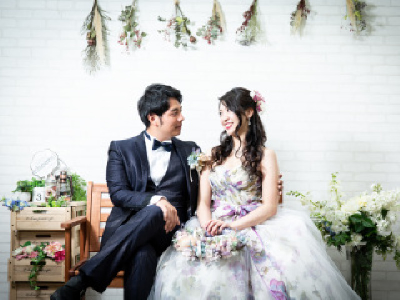 カラードレスが豊富な兵庫県のスタジオ|前撮り・結婚写真