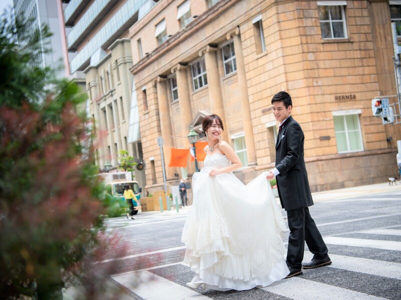 旧居留地のおしゃれな街並みでナチュラルなワンシーン