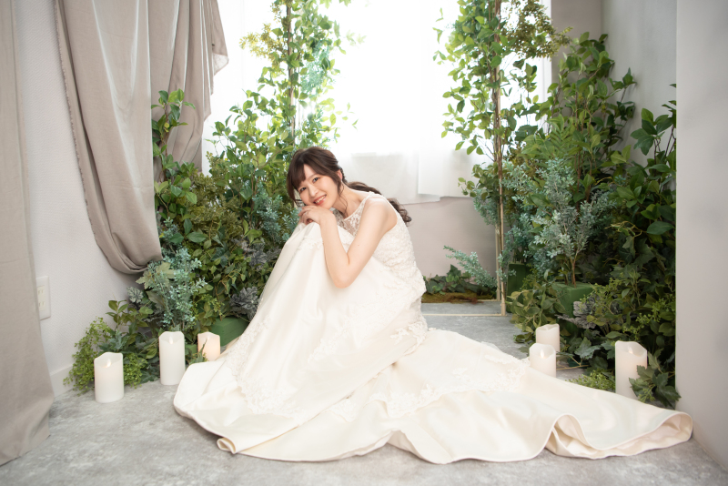 【ソロウェディングフォトプラン/洋装スタジオ】スタジオは貸切│おひとりでも・友達同士・姉妹での撮影も好評