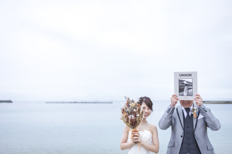 【洋装/海・砂浜ロケーション(須磨or舞子)】◇ロケ地1か所◇衣装ランクによる追加料金なし(100着以上から選べる)全て込み料金