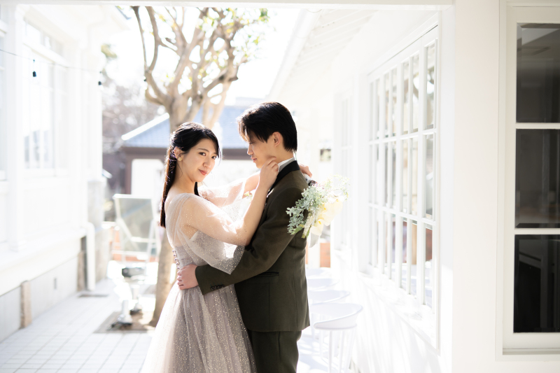 【異人館・神戸北野美術館ロケーションフォト】歴史的建造物で、絵画とともにクラシックなフォトを☆衣装ランクによる追加料金なし!